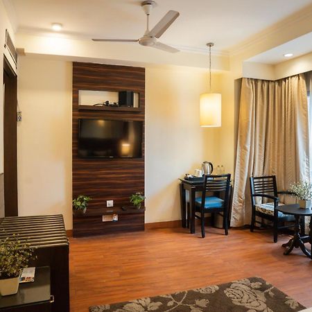 Ahuja Residency Cyber City II Gurgaon Exterior foto