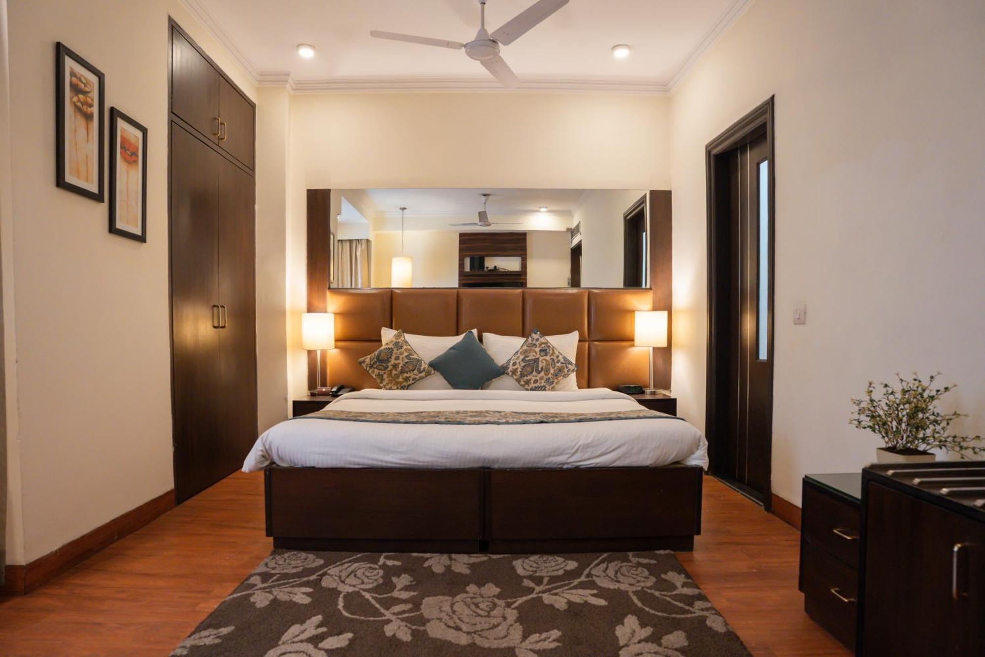 Ahuja Residency Cyber City II Gurgaon Exterior foto