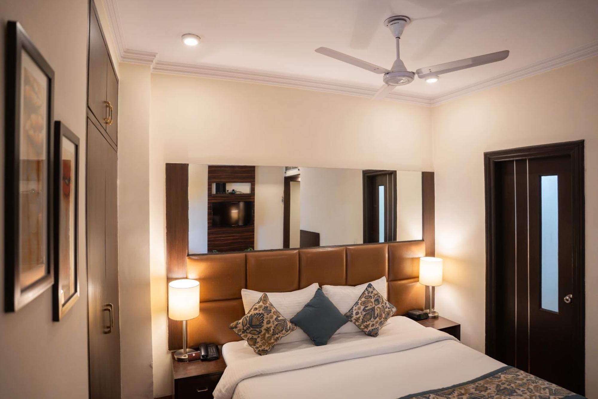 Ahuja Residency Cyber City II Gurgaon Exterior foto