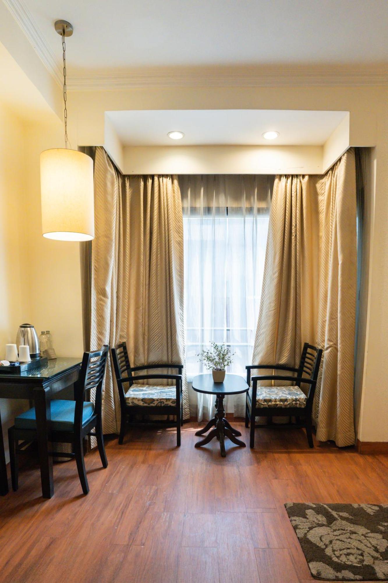 Ahuja Residency Cyber City II Gurgaon Exterior foto
