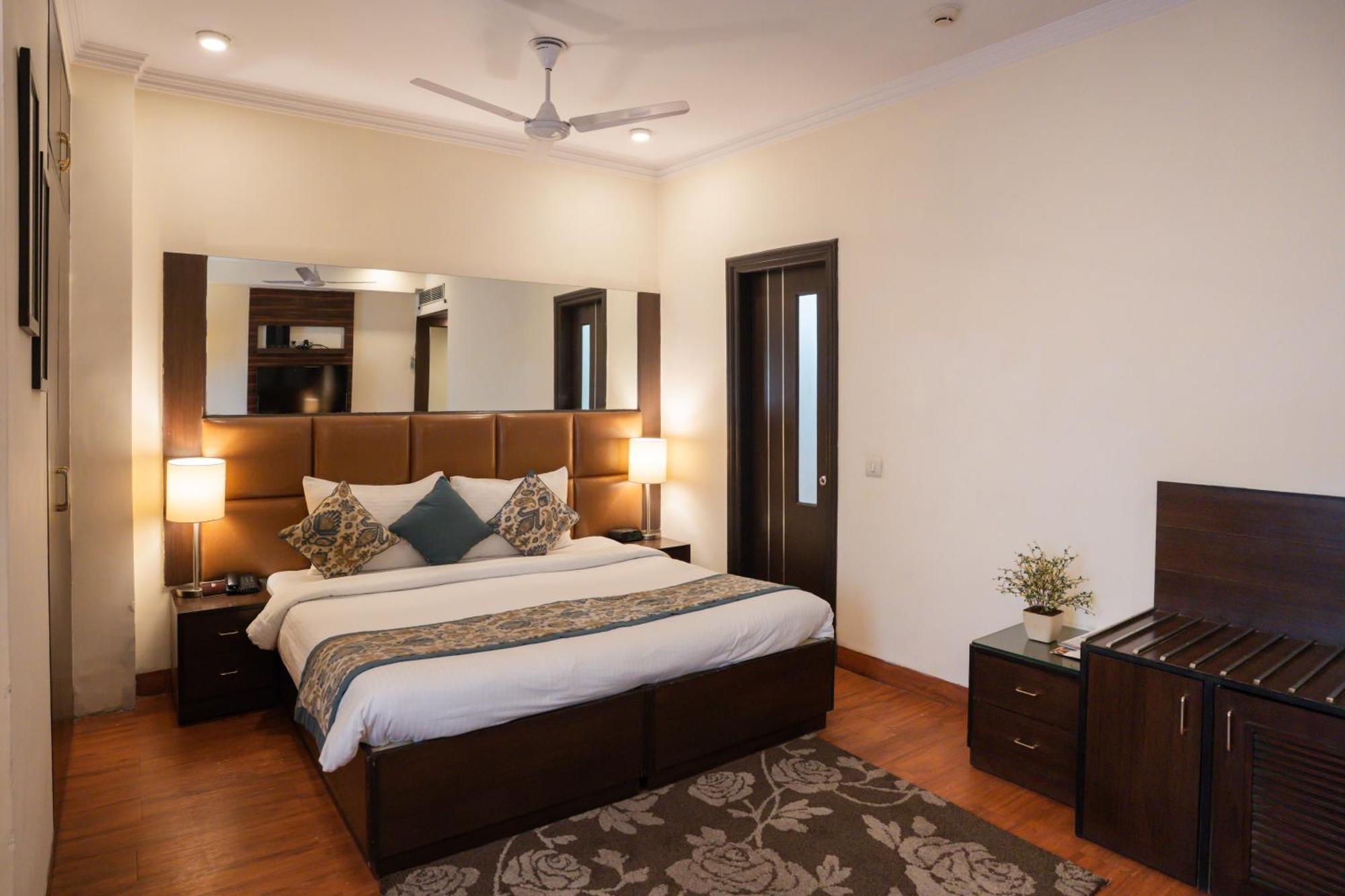 Ahuja Residency Cyber City II Gurgaon Exterior foto