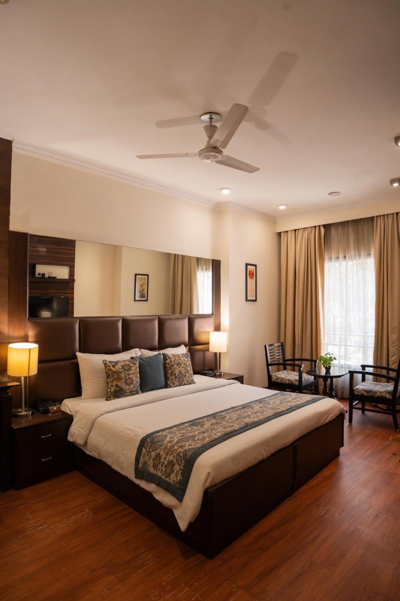 Ahuja Residency Cyber City II Gurgaon Exterior foto