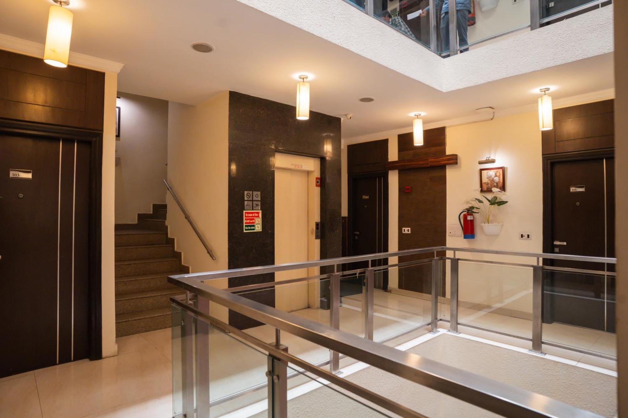 Ahuja Residency Cyber City II Gurgaon Exterior foto