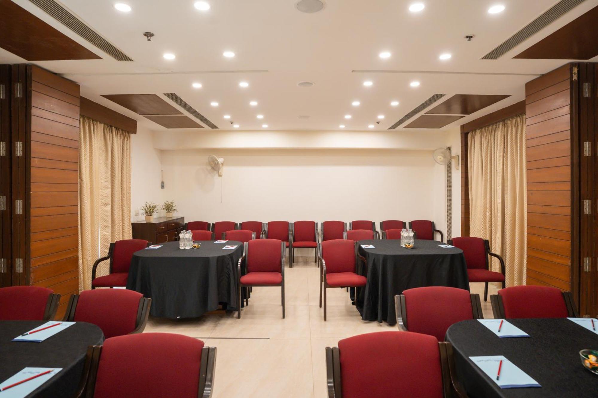 Ahuja Residency Cyber City II Gurgaon Exterior foto