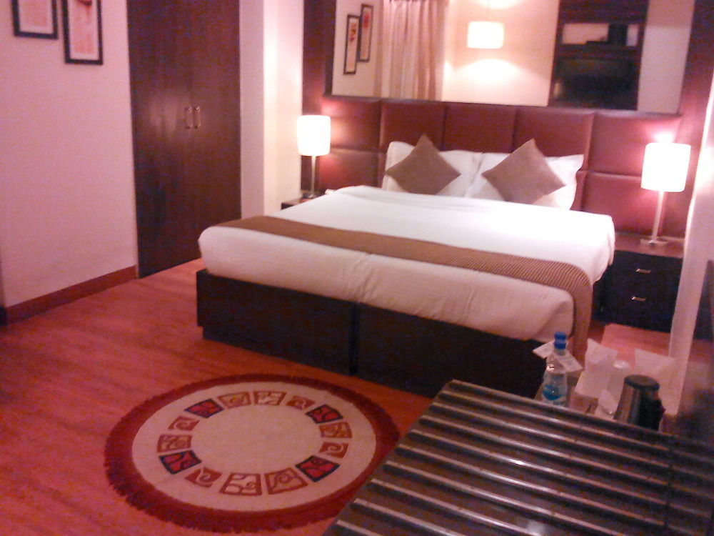 Ahuja Residency Cyber City II Gurgaon Exterior foto